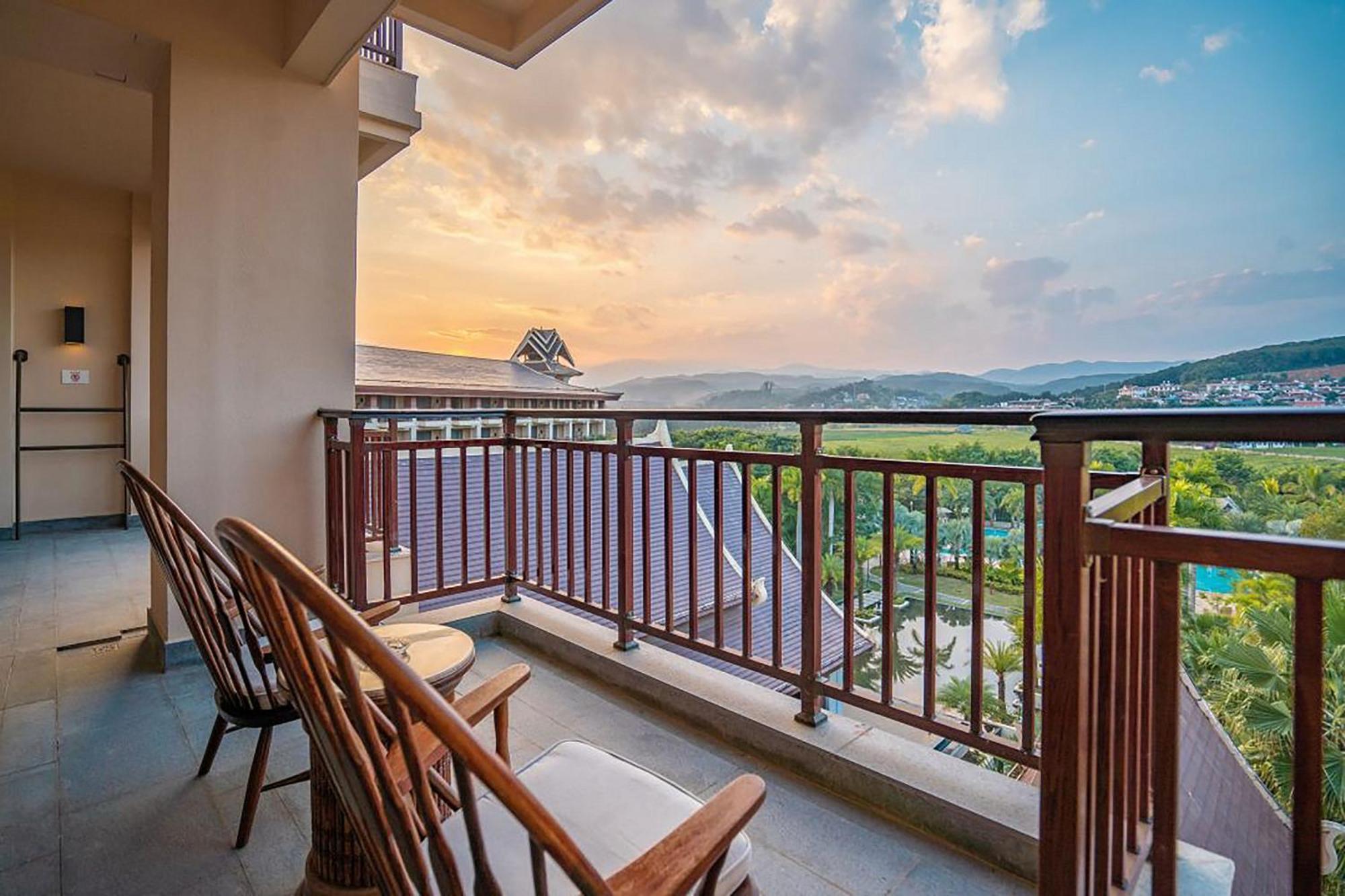 Sheraton Grand Xishuangbanna Hotel Jinghong Exterior photo